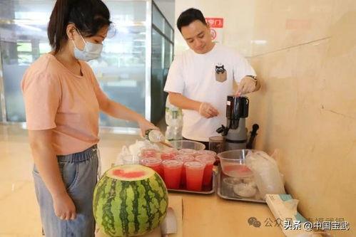 甘谷网红吃瓜事件真相揭秘,揭秘背后真相与争议